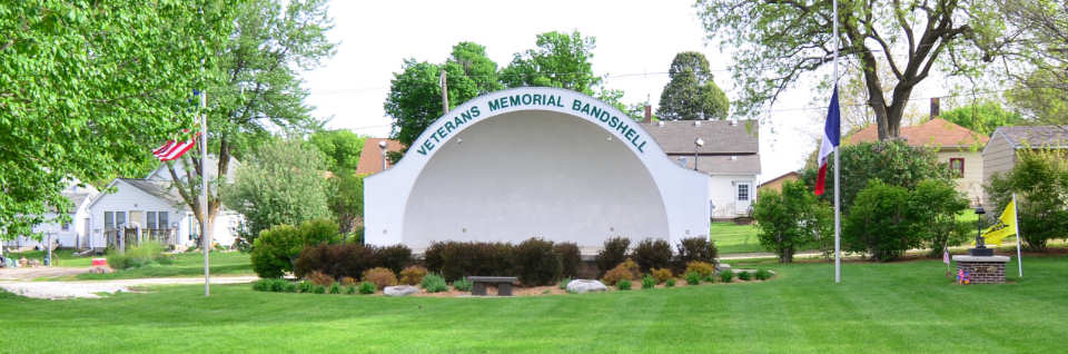 Veterans Memorial bandshell in Bandshell Park
